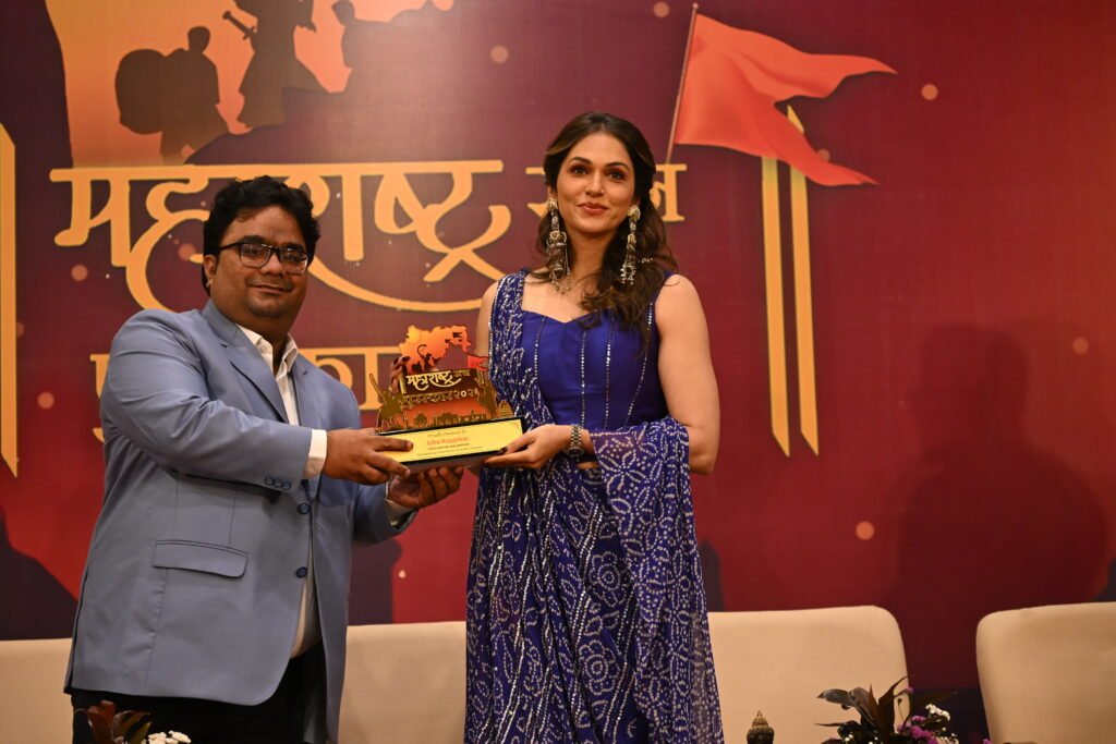 1. isha koppikar.jpg
